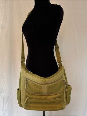 Lug Hula Hoop Grass Green Travel Messenger Crossbody Bag Utility Tech Organizer